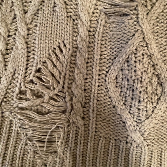 Over sized distressed turtleneck sweater - Picture 4 of 9